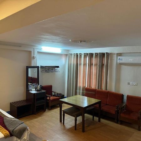 Hotel Silver Jubilee Kathmandu Esterno foto