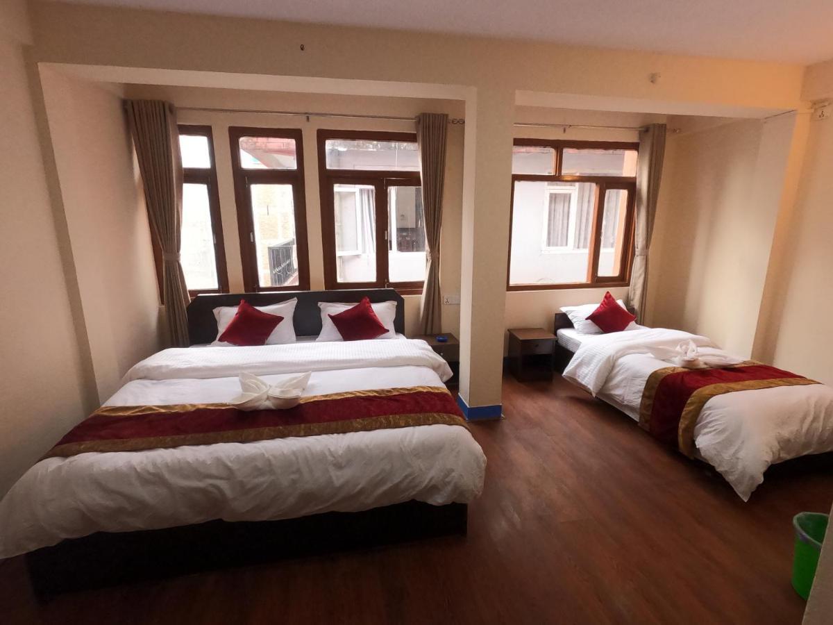 Hotel Silver Jubilee Kathmandu Esterno foto