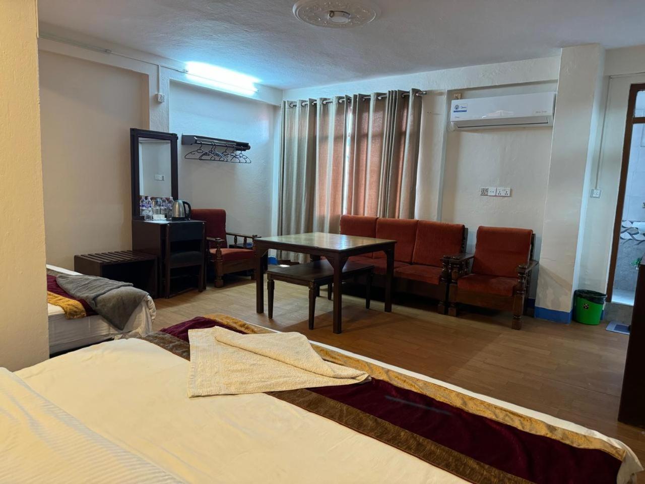 Hotel Silver Jubilee Kathmandu Esterno foto
