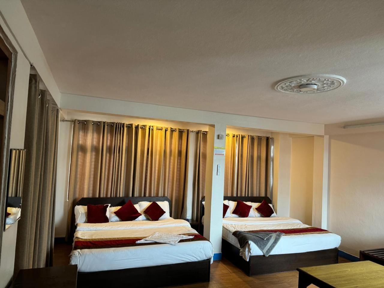 Hotel Silver Jubilee Kathmandu Esterno foto